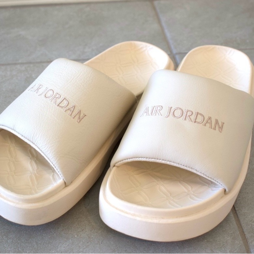 Nike Women's Cream/Tan Air Jordan Slide Sandals